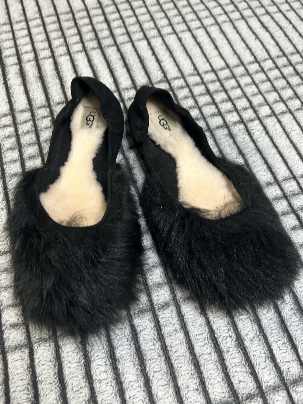 Women’s UGG Black Jeanie Slip-On Ballet Flats with Lining (5)
